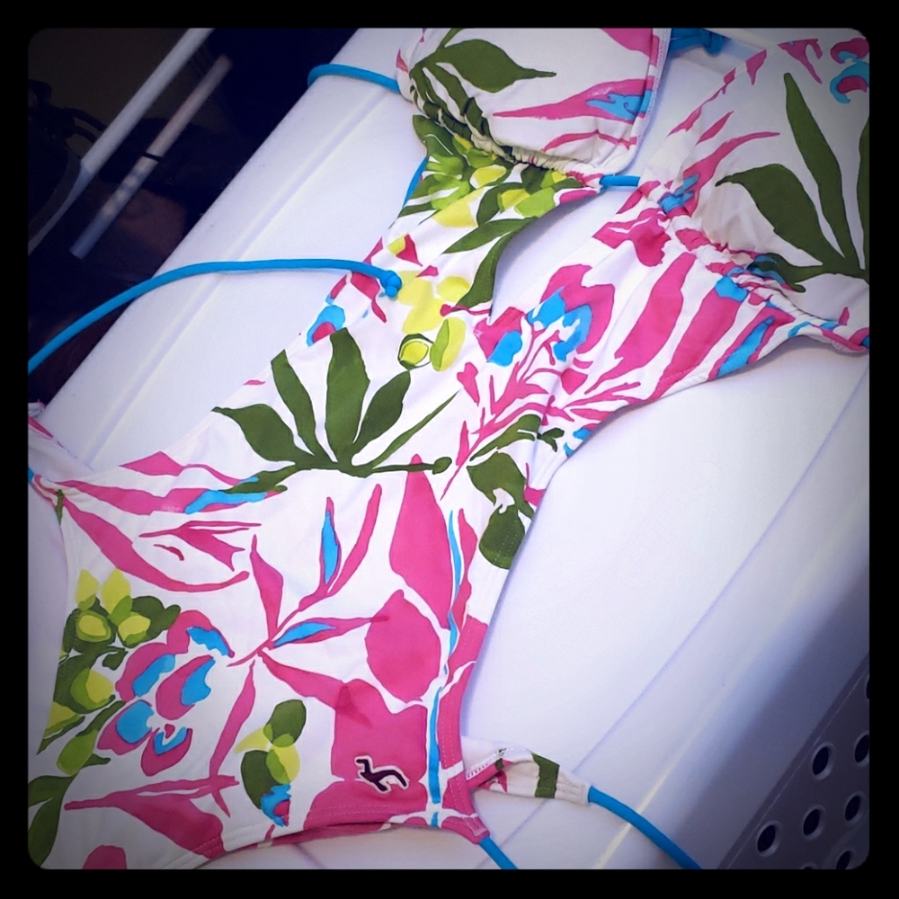 NWOT Hollister Strappy One Piece Swimsuit M